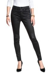 WRANGLER HIGH RISE SKINNY COATED BLACK W27HWT067 112128139. Czarne rurki damskie Wrangler, bez wzorów, z jeansu, z podwyższonym stanem. W wyprzedaży za 99.99 zł.