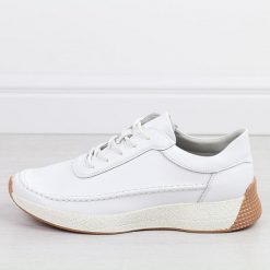 Białe skórzane półbuty damskie Sergio Leone sp013A. Białe półbuty damskie Sergio Leone, na jesień, bez wzorów, ze skóry, z okrągłym noskiem, bez obcasa, bez zapięcia. Za 209.00 zł.