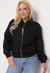 Czarna Bluza Bomberka z Kieszeniami z Kaplami Bervialia. Czarne bluzy damskie Born2be, plus size, bez wzorów, bez kaptura. Za 49.99 zł.