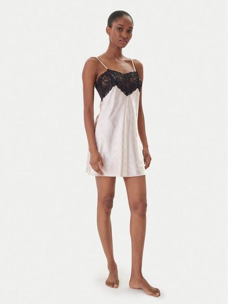 Guess Koszula nocna O5BX02 W4732 Różowy Regular Fit. Czerwone koszule nocne i halki Guess, z aplikacjami, z syntetyku, bez ramiączek. Za 189.99 zł.