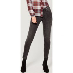Jeansy skinny z eyeletami - Szary. Szare jeansy damskie Mohito. Za 149.99 zł.