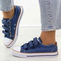 Jeansowe trampki damskie American Club Lh125. Niebieskie trampki damskie American CLUB, bez wzorów, z jeansu, bez zapięcia. Za 99.00 zł.