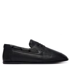 Półbuty Calvin Klein. Czarne półbuty damskie Calvin Klein, bez wzorów, bez obcasa, na płaskiej podeszwie, bez zapięcia. Za 569.99 zł.