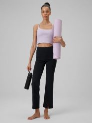 4F Legginsy do jogi z rozszerzanymi nogawkami damskie - czarne S. Czarne legginsy sportowe damskie 4F, l, bez wzorów, ze skóry, z podwyższonym stanem, na jogę i pilates. Za 169.99 zł.