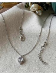 Luseera Pozłacany naszyjnik z zawieszką - dł. 45 cm rozmiar: onesize. Szare naszyjniki damskie Luseera, z cyrkonią, pozłacane. Za 34.99 zł.