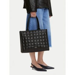Torebka JENNY. Czarne torebki klasyczne damskie Jenny, bez dodatków. Za 159.99 zł.