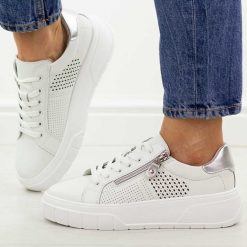 Białe skórzane półbuty damskie Jezzi 9778. Białe półbuty damskie Jezzi, na jesień, bez wzorów, z jeansu, z okrągłym noskiem, bez obcasa, na platformie, bez zapięcia. Za 229.00 zł.