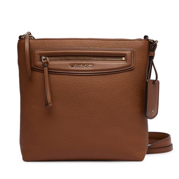 Torebka MICHAEL Michael Kors. Brązowe listonoszki damskie MICHAEL Michael Kors, bez wzorów, bez dodatków. Za 857.99 zł.
