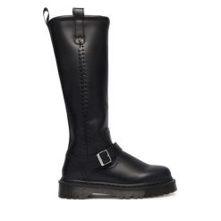 Kozaki Dr. Martens. Czarne kozaki damskie Dr Martens, bez obcasa, na płaskiej podeszwie, bez zapięcia. Za 1,179.00 zł.