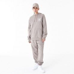 Oversizowa bluza z kapturem New York Yankees League Essential. Brązowe bluzy damskie New Era, xl, bez wzorów, z bawełny, z kapturem. Za 362.85 zł.