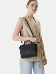 Guess Torebka J5GZ06 WG730 Czarny. Czarne torebki klasyczne damskie Guess, ze skóry, bez dodatków. Za 299.99 zł.