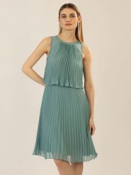 APART Sukienka w kolorze zielonym rozmiar: 38. Zielone sukienki damskie Apart, bez wzorów, bez ramiączek. Za 217.99 zł.