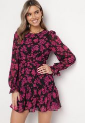 Różowa Rozkloszowana Mini Sukienka w Kwiaty Ozdobiona Falbankami Jumiza. Czerwone sukienki damskie Born2be, bez wzorów, bez ramiączek. Za 139.99 zł.
