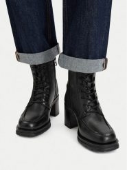 G-STAR Botki CEO-WI34-TRUST-05 Czarny. Czarne botki damskie G-Star, ze skóry, retro, bez obcasa, na słupku, bez zapięcia. Za 399.99 zł.
