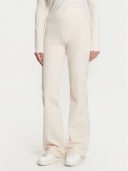 Guess Spodnie dzianinowe V5RB06 KCLH0 Écru Regular Fit. Spodnie materiałowe damskie Guess, z aplikacjami, z dzianiny. Za 179.99 zł.