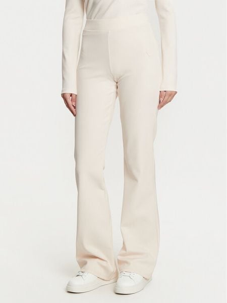 Guess Spodnie dzianinowe V5RB06 KCLH0 Écru Regular Fit. Spodnie materiałowe damskie Guess, z aplikacjami, z dzianiny. Za 179.99 zł.