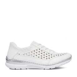 Półbuty Rieker. Białe półbuty damskie Rieker, bez wzorów, bez obcasa, na płaskiej podeszwie, bez zapięcia. Za 349.99 zł.