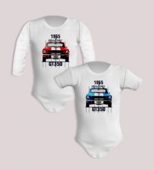 Ford Mustang — body (Rozmiar: 6M; Długość rękawa: krótki; Kolor nadruku: czerwony; Rodzaj nadruku: Mustang). Czerwone body niemowlęce nikiniki, bez wzorów, z bawełny, bez kołnierzyka, bez ramiączek. Za 59.00 zł.