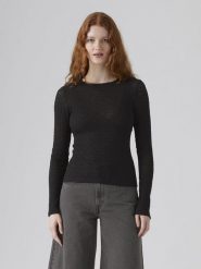 Levi's Koszulka w kolorze czarnym rozmiar: L. Czarne bluzki damskie Levi's, l, bez wzorów, bez kołnierzyka, bez ramiączek. Za 78.66 zł.