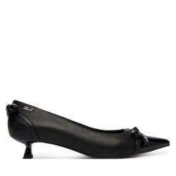Czółenka KARL LAGERFELD. Czarne czółenka damskie KARL LAGERFELD, bez wzorów, bez obcasa. Za 859.99 zł.