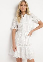 Biała Bawełniana Ażurowa Sukienka w Stylu Boho z Falbanką i Paskiem Nelisse. Białe sukienki damskie Born2be, w ażurowe wzory, z bawełny, boho, bez ramiączek. Za 239.99 zł.