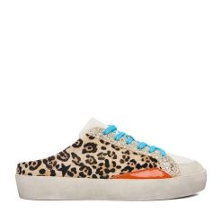 Klapki Eva Minge. Brązowe klapki damskie Eva Minge, bez wzorów, bez obcasa, bez zapięcia. Za 379.99 zł.