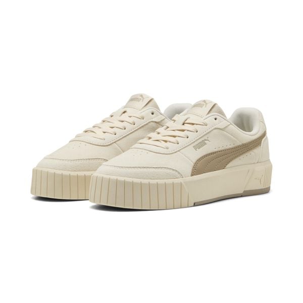 Damskie sneakersy Carina Mia Suede PUMA. Białe obuwie sportowe damskie Puma, bez zapięcia, tenisowe. Za 329.00 zł.
