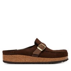 Klapki Birkenstock. Brązowe klapki damskie Birkenstock, bez wzorów, bez obcasa, bez zapięcia. Za 719.99 zł.