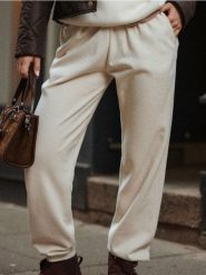 Spodnie dresowe jogger - kremowy. Białe spodnie sportowe damskie Sinsay, l, bez wzorów, z dresówki. Za 29.99 zł.