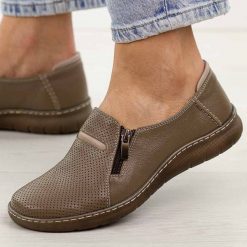 Cappuccino skórzane Polskie półbuty damskie Deoni 538/1. Półbuty damskie Deoni, na jesień, bez wzorów, z jeansu, z okrągłym noskiem, bez obcasa, bez zapięcia. Za 369.00 zł.