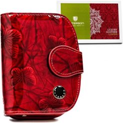 Portfel damski Peterson PTN 43972-BFBC czerwony. Czerwone portfele damskie Peterson, bez wzorów, ze skóry. Za 97.99 zł.