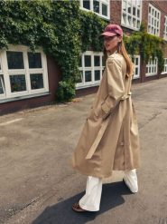 Dwurzędowy trencz oversize - beżowy. Brązowe płaszcze damskie Reserved, l, bez wzorów, z bawełny, bez kaptura. W wyprzedaży za 219.99 zł.