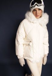 Jasnobeżowa Kurtka Pikowana z Kapturem i Odpinanymi Futerkowymi Wstawkami Izafera. Brązowe kurtki damskie Renee, xl, bez wzorów, z jeansu, z kapturem. Za 329.99 zł.