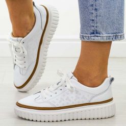 Białe skórzane sneakersy damskie Sergio Leone Sp025. Białe obuwie sportowe damskie Sergio Leone, na lato, z jeansu, bez zapięcia, trekkingowe. Za 199.00 zł.