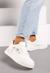 Białe Sneakersy z Naszywkami w Kształcie Serduszek Iritia. Białe obuwie sportowe damskie Born2be, bez zapięcia. Za 99.99 zł.