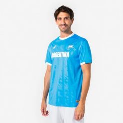Koszulka piłkarska Argentyna dla kibiców. Białe bluzki damskie KIPSTA, xl, bez wzorów, z materiału, sportowe, bez kołnierzyka, bez ramiączek. Za 44.99 zł.