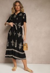 Czarna Koszulowa Sukienka z Wiskozy Ozdobiona Paskiem i Haftem Divirea. Czarne sukienki damskie Renee, z aplikacjami, z materiału, eleganckie, bez ramiączek. W wyprzedaży za 119.99 zł.