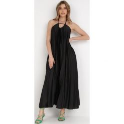 Czarna Sukienka Satynowa Canice. Czarne sukienki damskie Born2be, bez wzorów, z satyny, bez ramiączek. Za 169.99 zł.