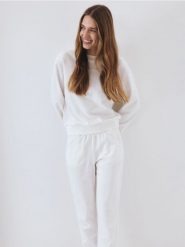 Gładka bluza z bawełną - złamana biel. Bluzy damskie Reserved, l, bez wzorów, z bawełny, bez kaptura. W wyprzedaży za 39.99 zł.