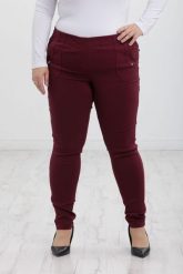 Klasyczne bordowe spodnie Nita ze zwężoną nogawką PLUS SIZE XXL. Czerwone spodnie materiałowe damskie Nasi partnerzy, bez wzorów, z elastanu, krótkie. Za 159.90 zł.