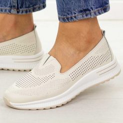 Beżowe ażurowe skórzane półbuty damskie Filippo Dp7611/26. Brązowe półbuty damskie Filippo, na jesień, w ażurowe wzory, z jeansu, z okrągłym noskiem, bez obcasa, na płaskiej podeszwie, bez zapięcia. Za 199.00 zł.