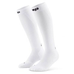 Damskie długie skarpety kompresyjne sportowe Core Run wysokie CEP. Białe skarpetki damskie CEP, bez wzorów, z elastanu. Za 199.00 zł.