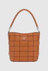 GUESS Brązowa torebka damska Maylee Bucket. Brązowe torebki klasyczne damskie Guess, ze skóry ekologicznej, bez dodatków. W wyprzedaży za 445.99 zł.