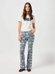 Wrangler Koszulka w kolorze białym rozmiar: L. Białe bluzki damskie Wrangler, l, bez wzorów, z bawełny, bez kołnierzyka, bez ramiączek. Za 56.99 zł.