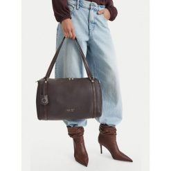 Torebka Nine West. Brązowe torebki klasyczne damskie Nine West, bez dodatków. Za 259.99 zł.