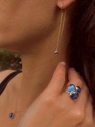 Les Petites Précieuses Pozłacane kolczyki z cyrkoniami rozmiar: onesize. Niebieskie kolczyki damskie Les Petites Précieuses, z cyrkonią, pozłacane, z zapięciem typu bigiel. Za 104.89 zł.