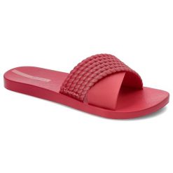 Czerwone Klapki Ipanema Modne Wodoodporne Obuwie Damskie. Czerwone klapki damskie Ipanema, bez wzorów, bez obcasa, bez zapięcia. Za 99.99 zł.
