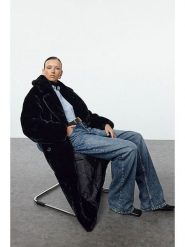 Trendyol Płaszcz pluszowy w kolorze czarnym rozmiar: 40. Czarne płaszcze damskie Trendyol, bez wzorów, bez kaptura. Za 291.45 zł.