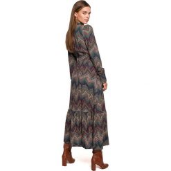 Długa sukienka BOHO z falbankami i długim rękawem zielona. Zielone sukienki damskie Stylove, bez wzorów, biznesowe, bez ramiączek. Za 439.00 zł.