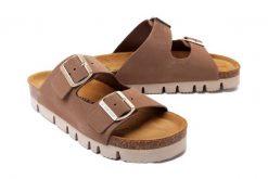 DR. BRINKMANN 700348-08 beige, klapki damskie. Brązowe klapki damskie Dr. Brinkmann, bez wzorów, ze skóry, bez obcasa, bez zapięcia. Za 294.90 zł.